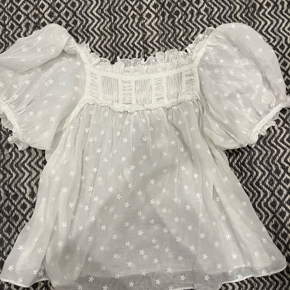 Doen white embroidered top size s EUC